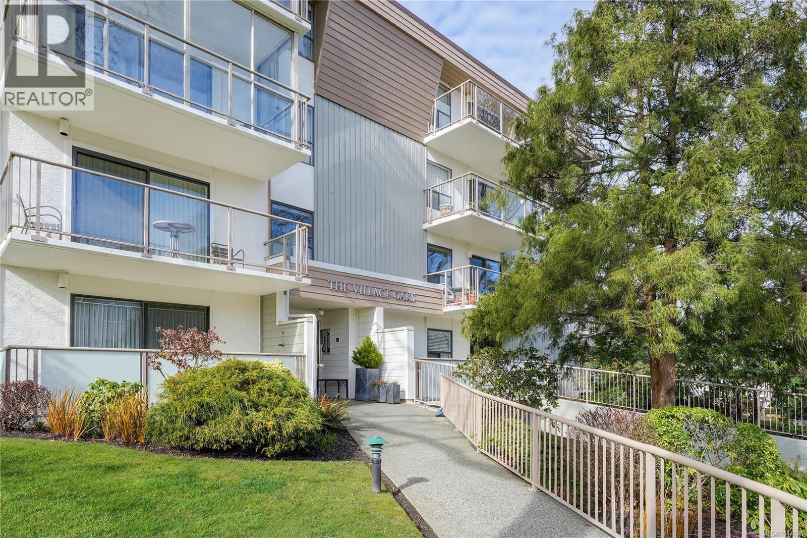 #303 2125 Oak Bay Ave - 2