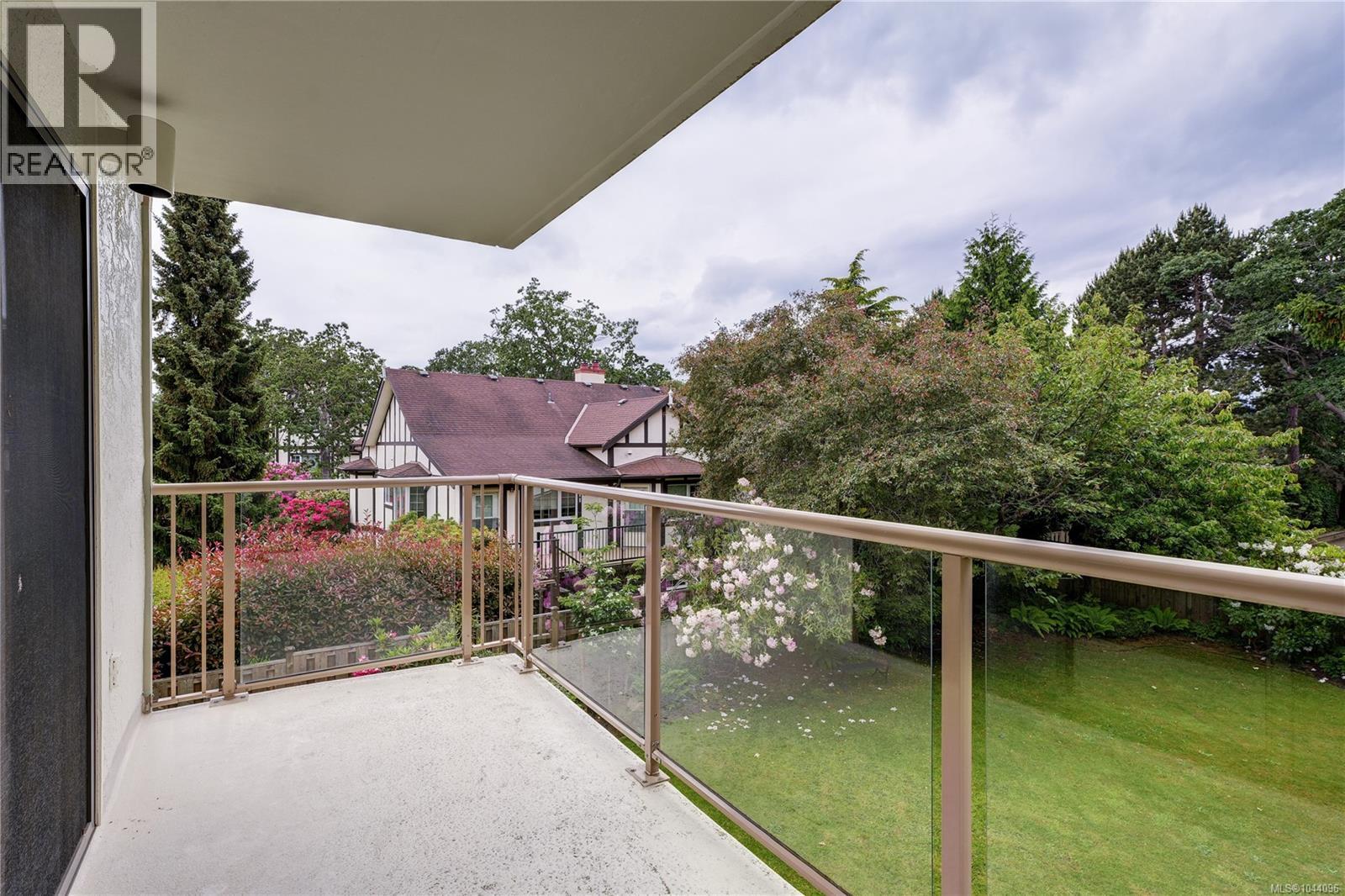 #303 2125 Oak Bay Ave - 20