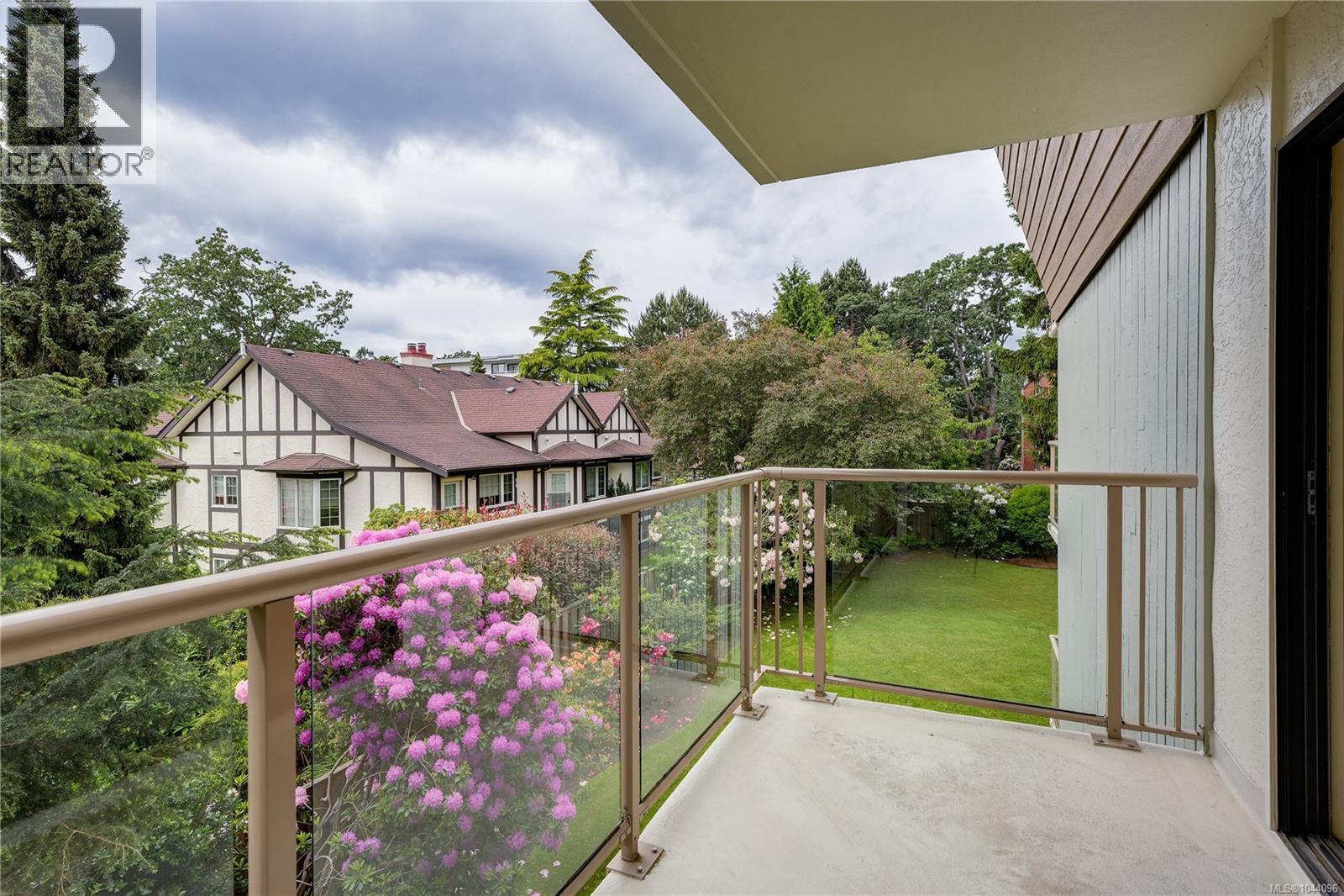 #303 2125 Oak Bay Ave - 21