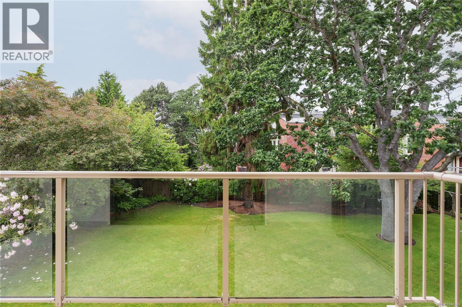 #303 2125 Oak Bay Ave - 22
