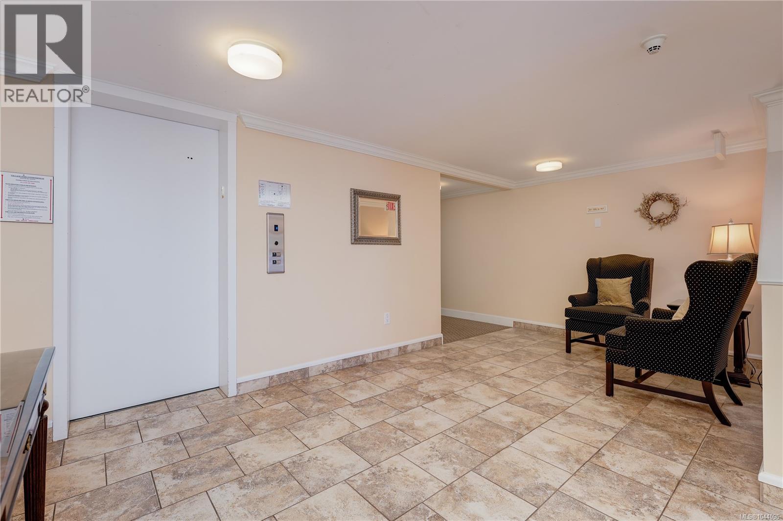 #303 2125 Oak Bay Ave - 27