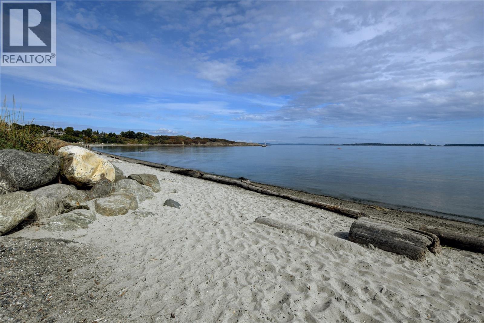 #303 2125 Oak Bay Ave - 31