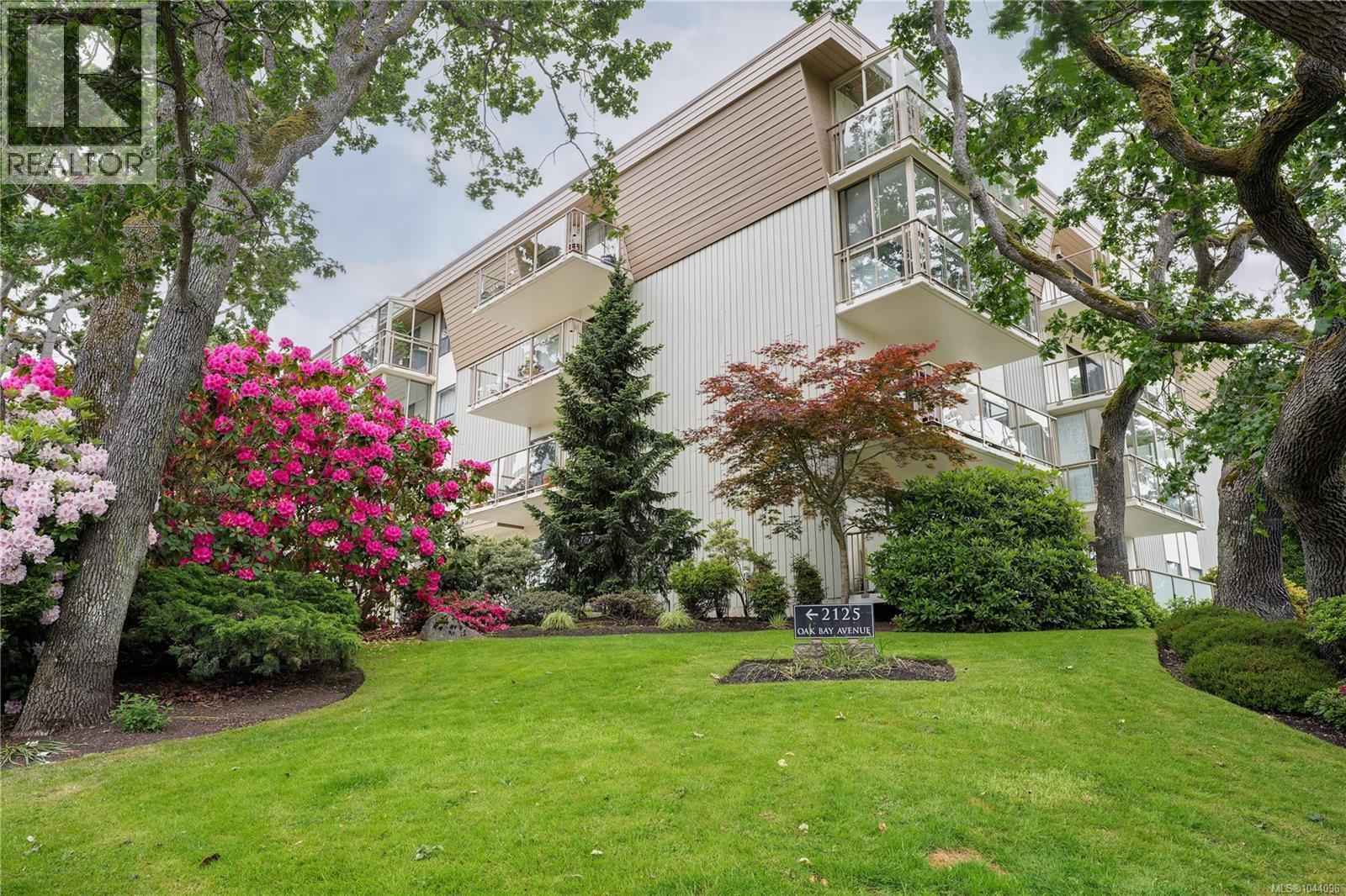 #303 2125 Oak Bay Ave - 33