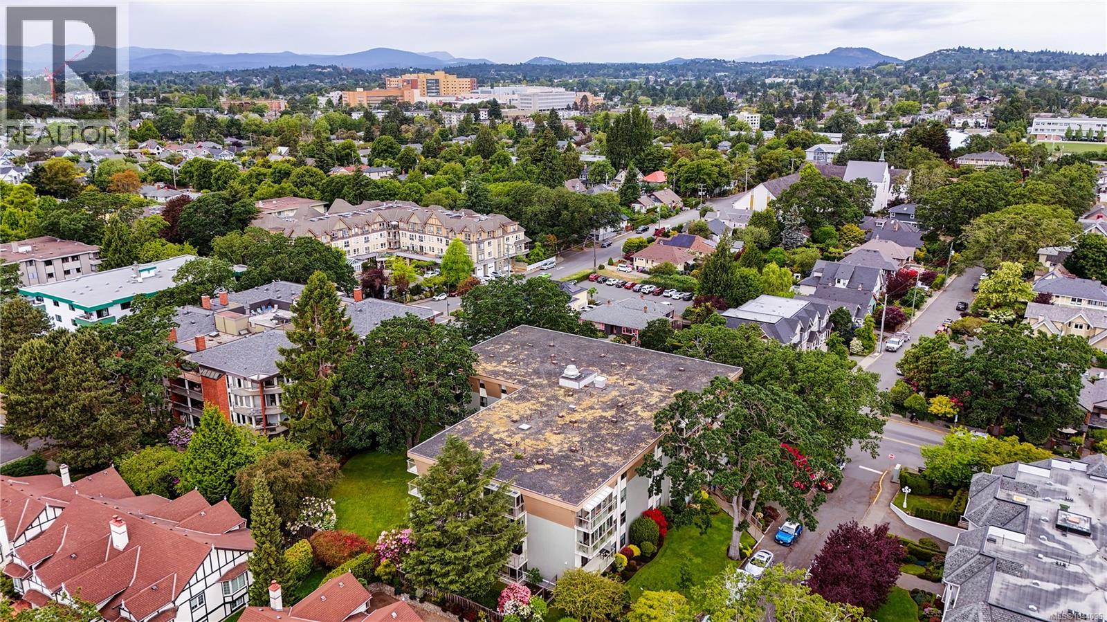 #303 2125 Oak Bay Ave - 35