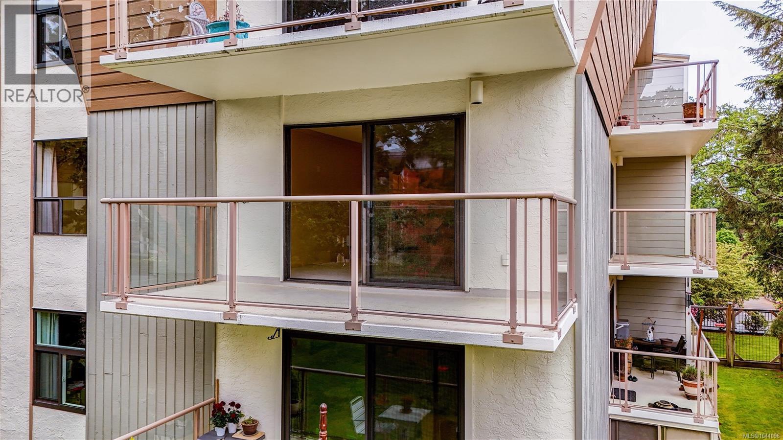 #303 2125 Oak Bay Ave - 36