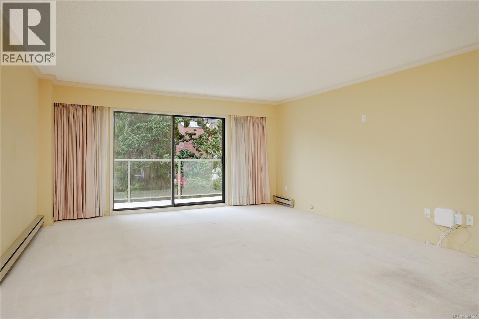 #303 2125 Oak Bay Ave - 4