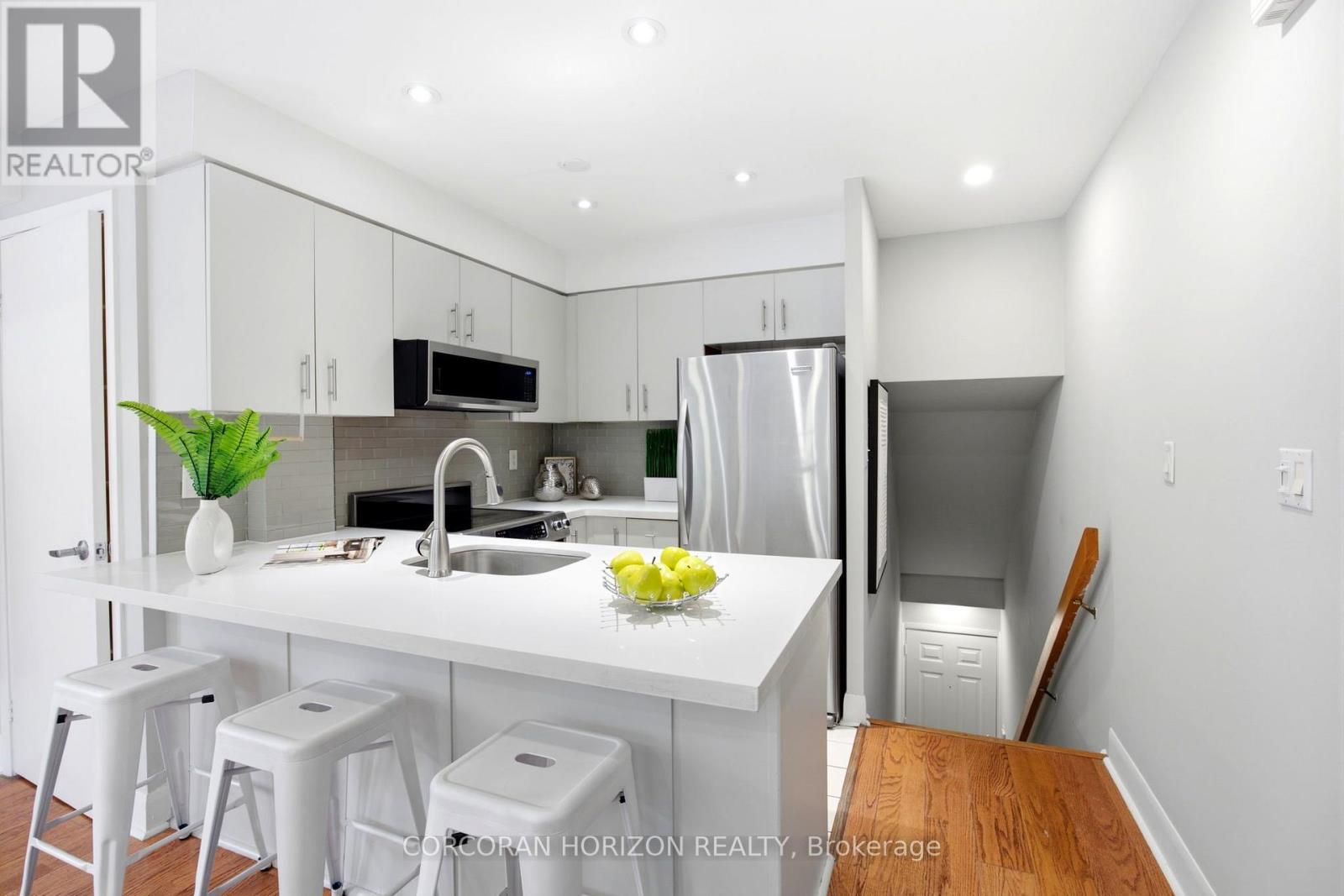 #301 415 JARVIS STREET - Image 10