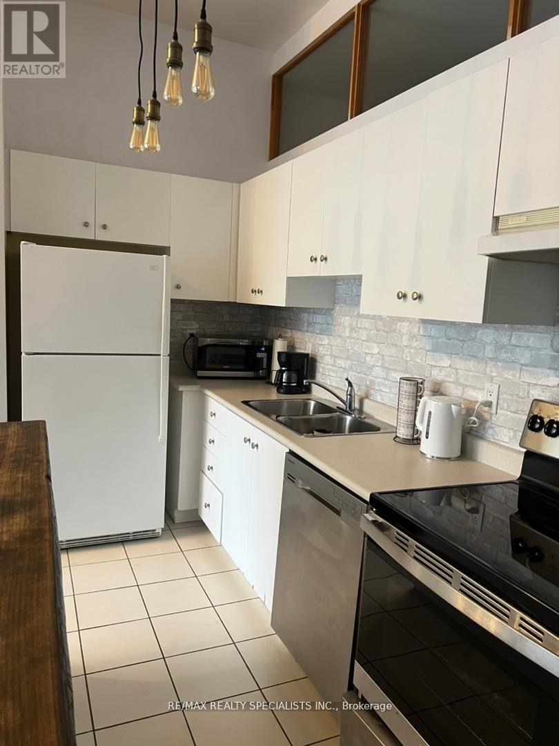 #519 700 KING STREET W - 4