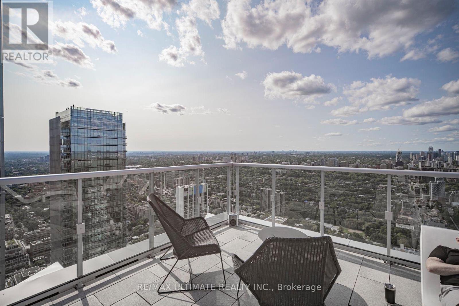 #1208 1 YORKVILLE AVENUE - 36