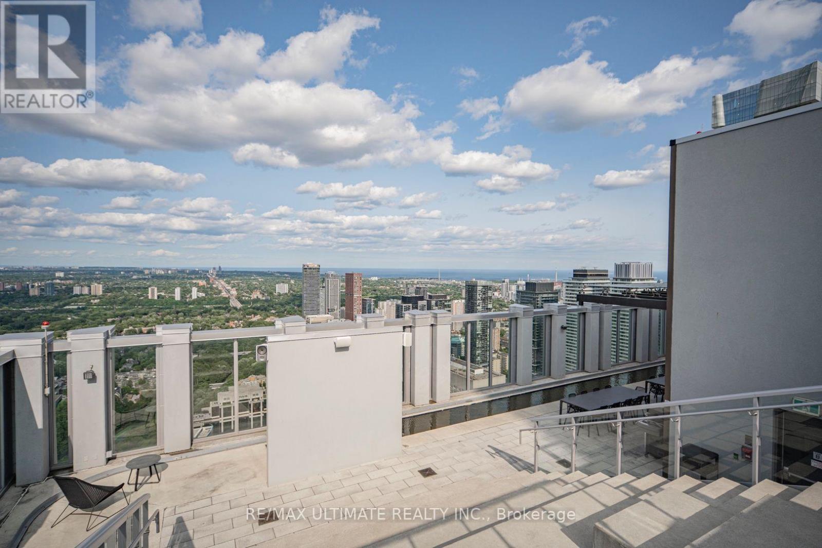 #1208 1 YORKVILLE AVENUE - 37