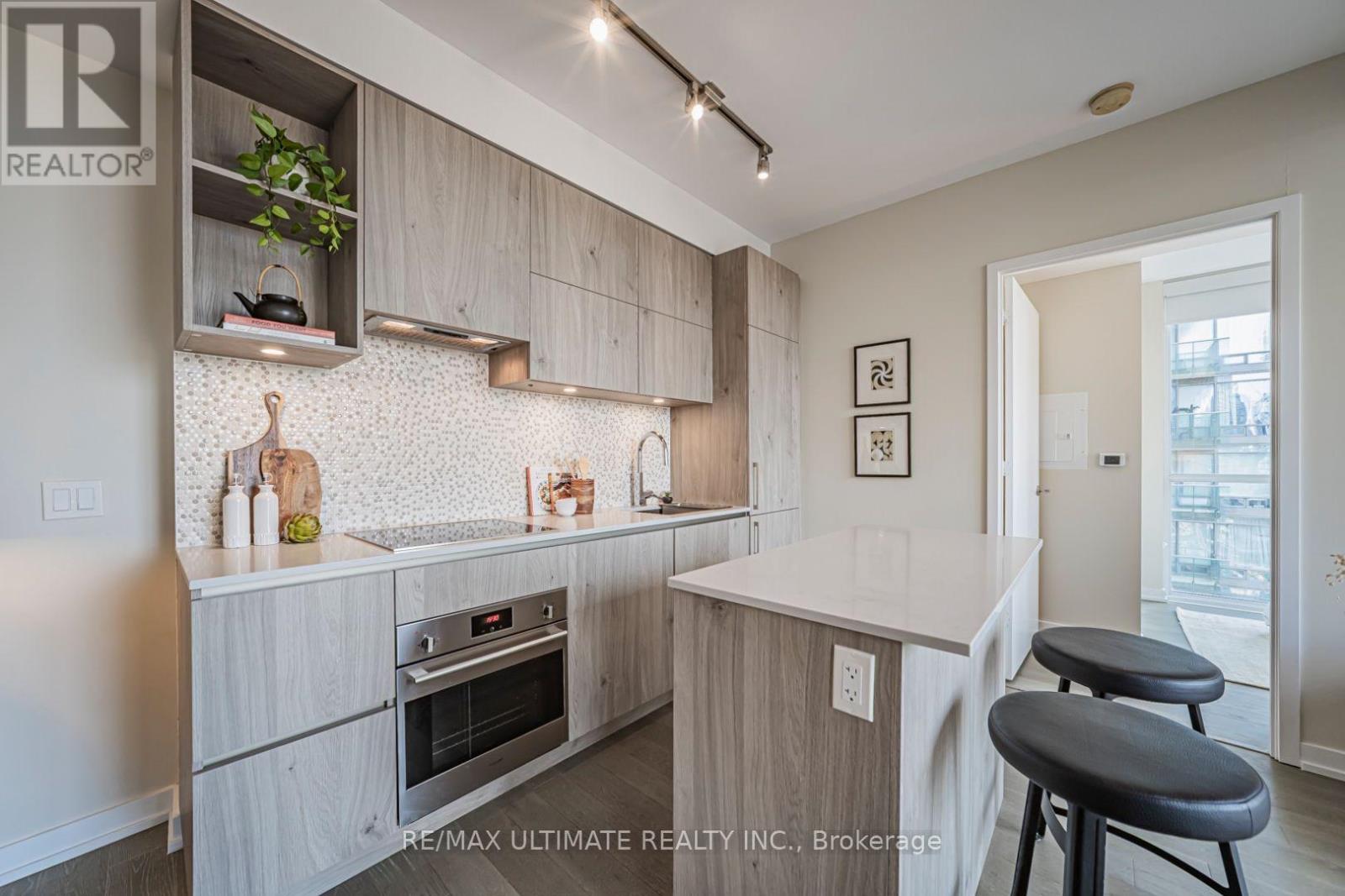 #1208 1 YORKVILLE AVENUE - 6