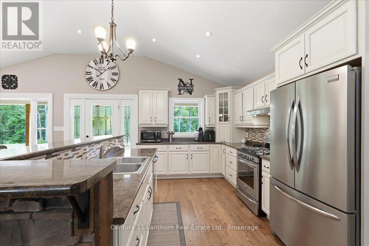 81 REYNOLDS ROAD - Image 8
