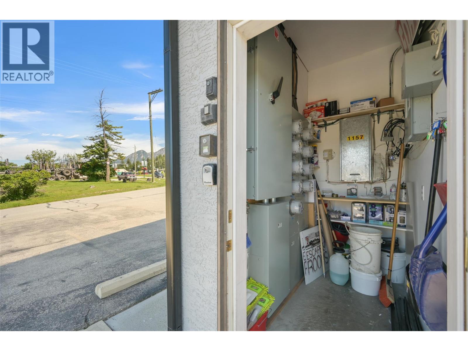 7585 MAIN  WEST Street, Radium Hot Springs
