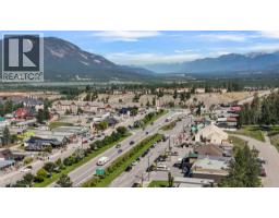 7585 Main  West Street, Radium Hot Springs, BC V0A1M0 Photo 35