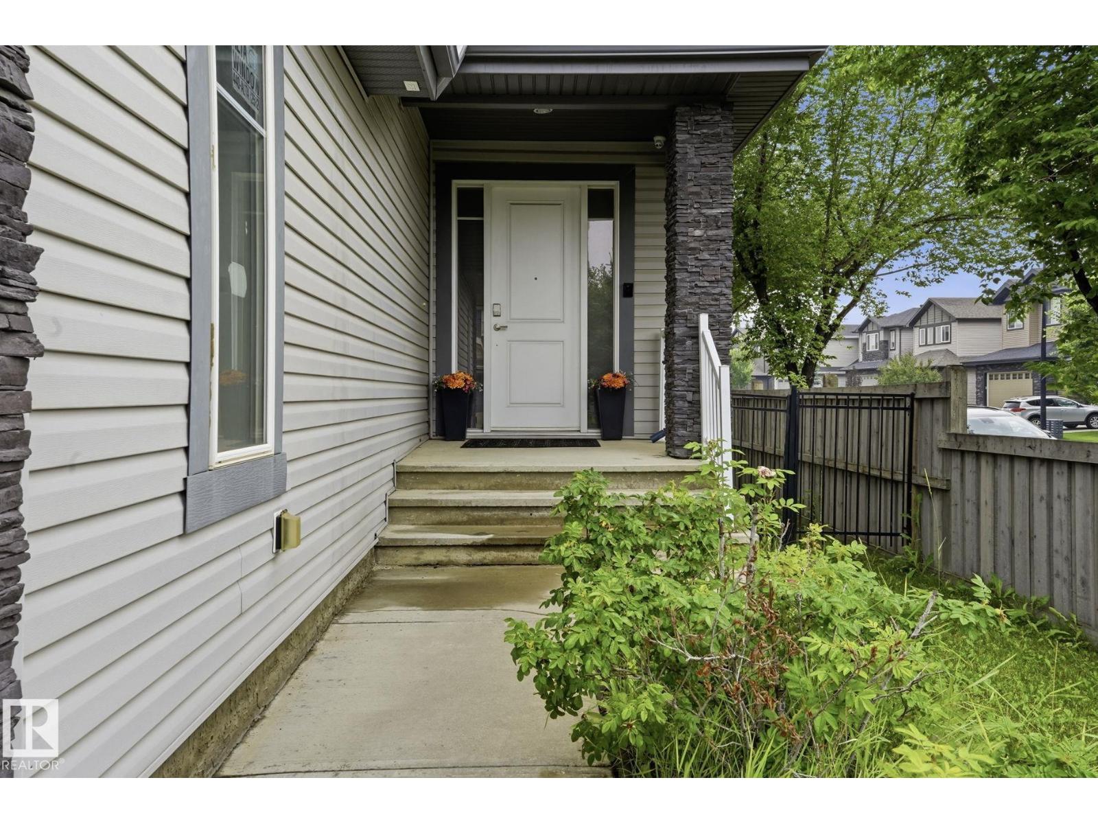 1051 174 ST SW - 1