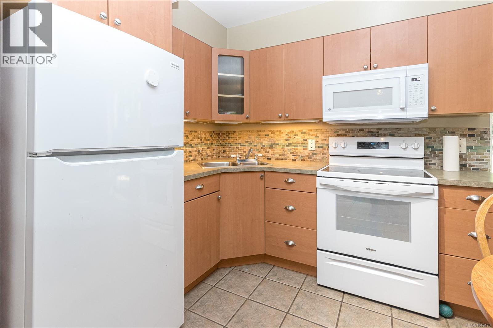9480 Maryland Dr - Image 28