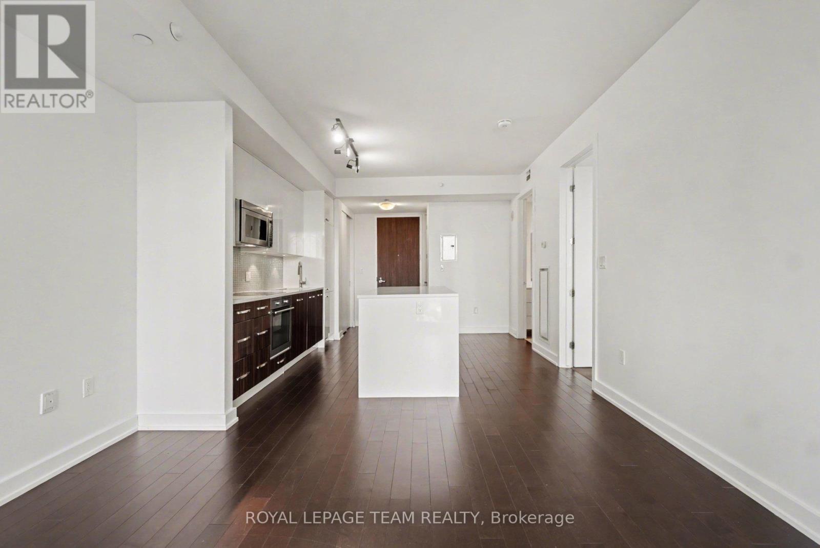 #406 111 CHAMPAGNE AVENUE S - 11