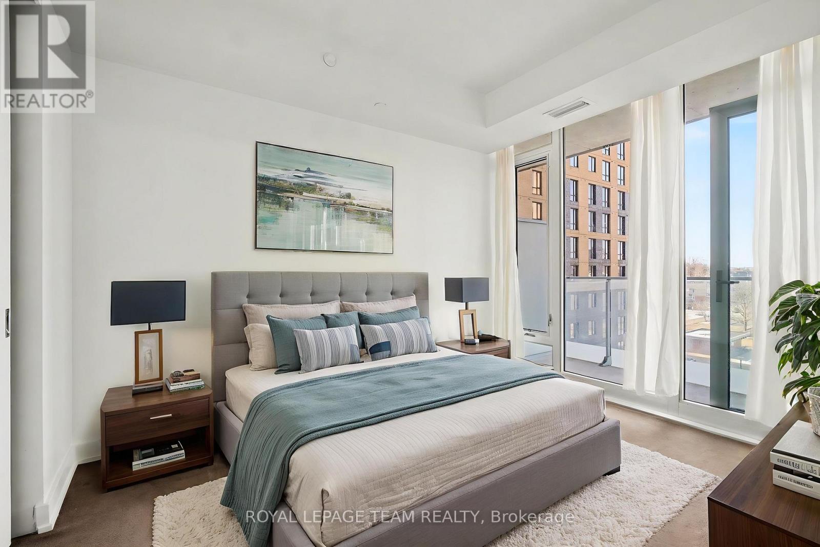 #406 111 CHAMPAGNE AVENUE S - 19