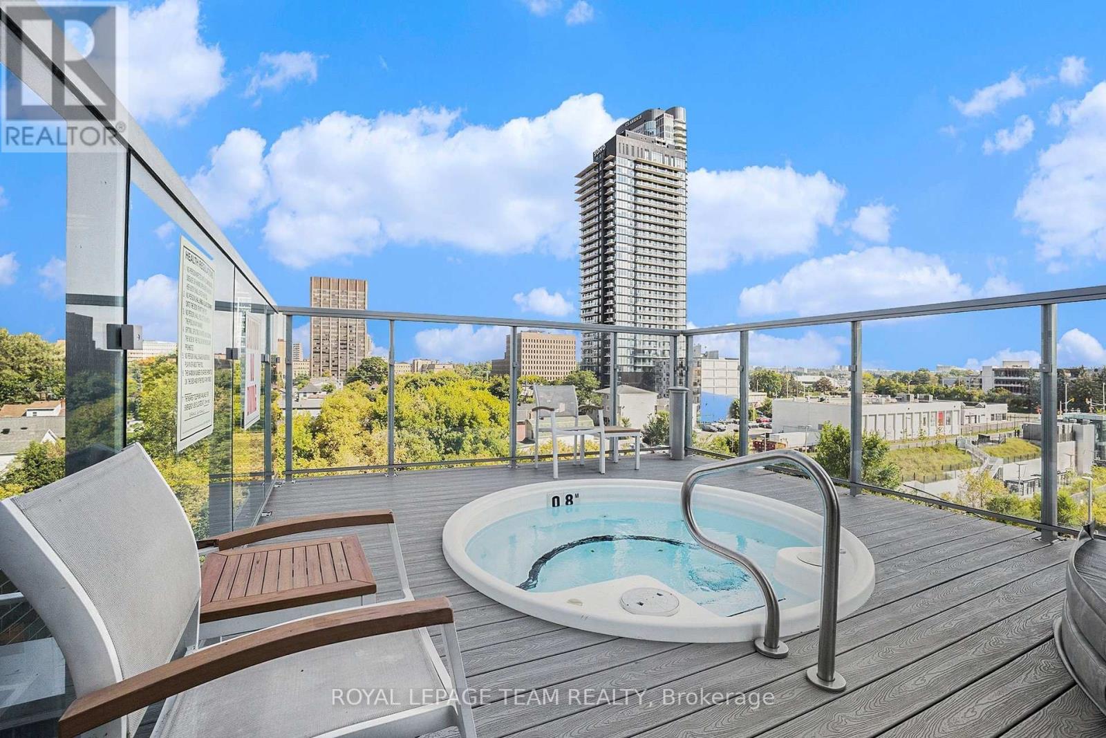 #406 111 CHAMPAGNE AVENUE S - 32
