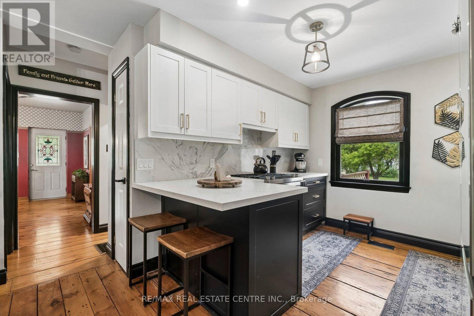 83 CENTRE STREET N - 17