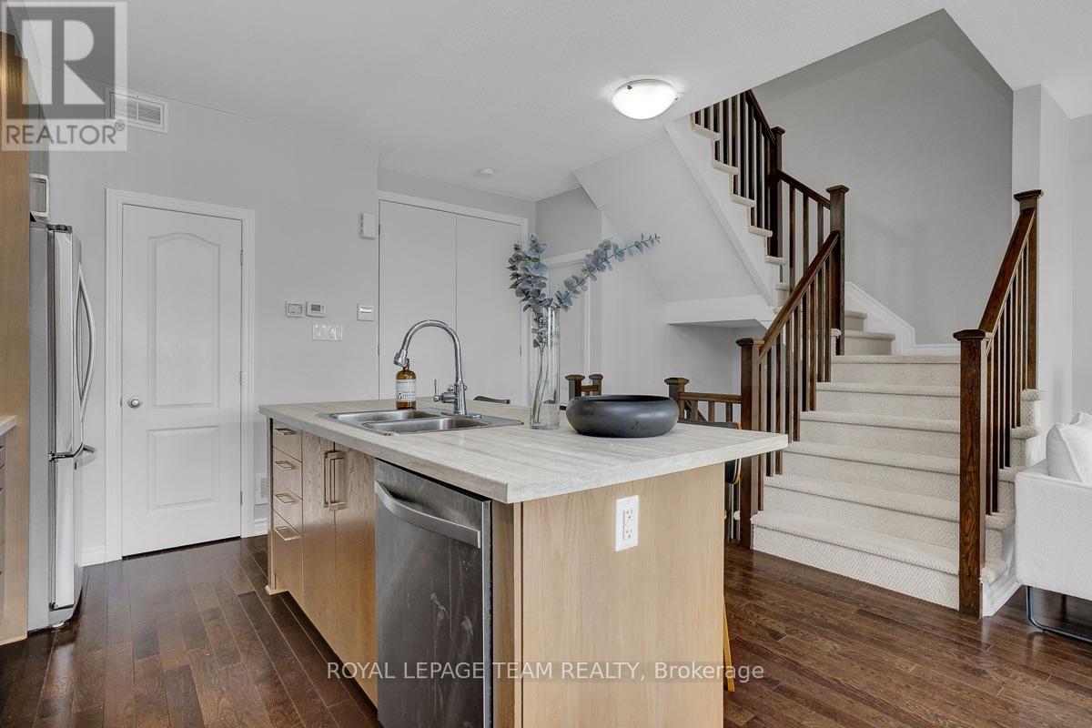 2 Bed, 2 Bath House for Sale in Ottawa – 224 CHAPERAL PRIVATE, Ottawa – MLS# X13599270 - Image 25