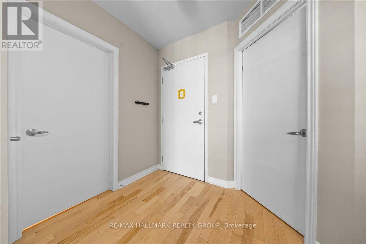 #1703 445 LAURIER AVENUE W - 4