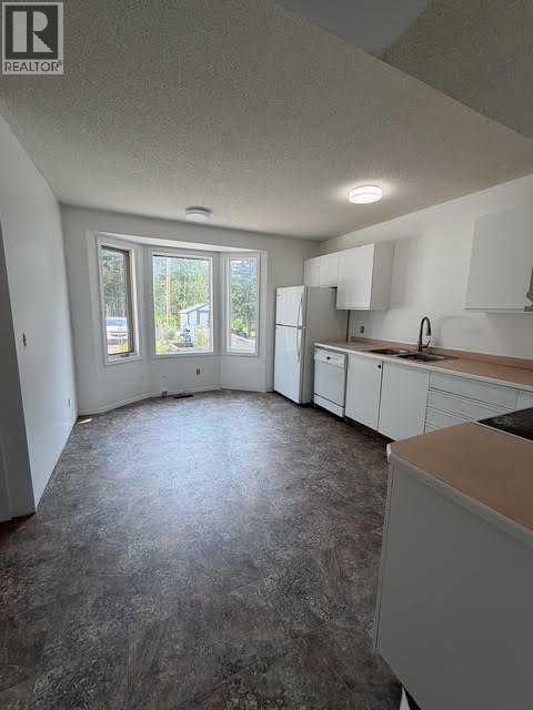 501 A Centre Street N - Image 7
