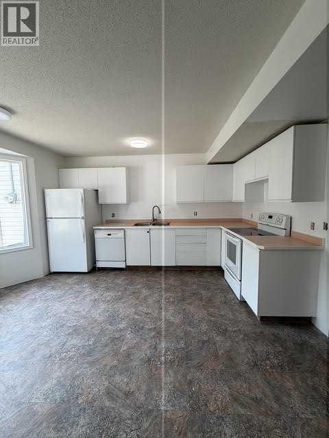 501 A Centre Street N - 9