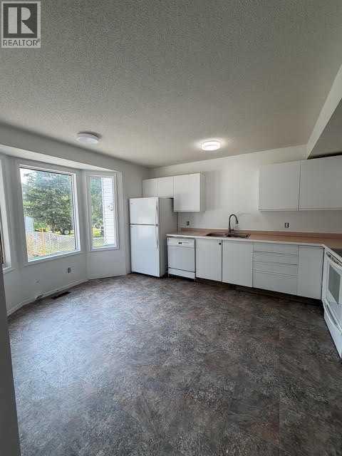 501 A Centre Street N - 8
