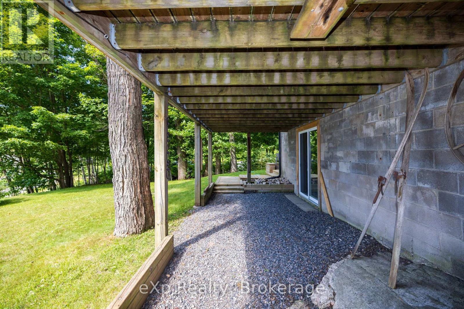 3 BAYVIEW DRIVE - 35