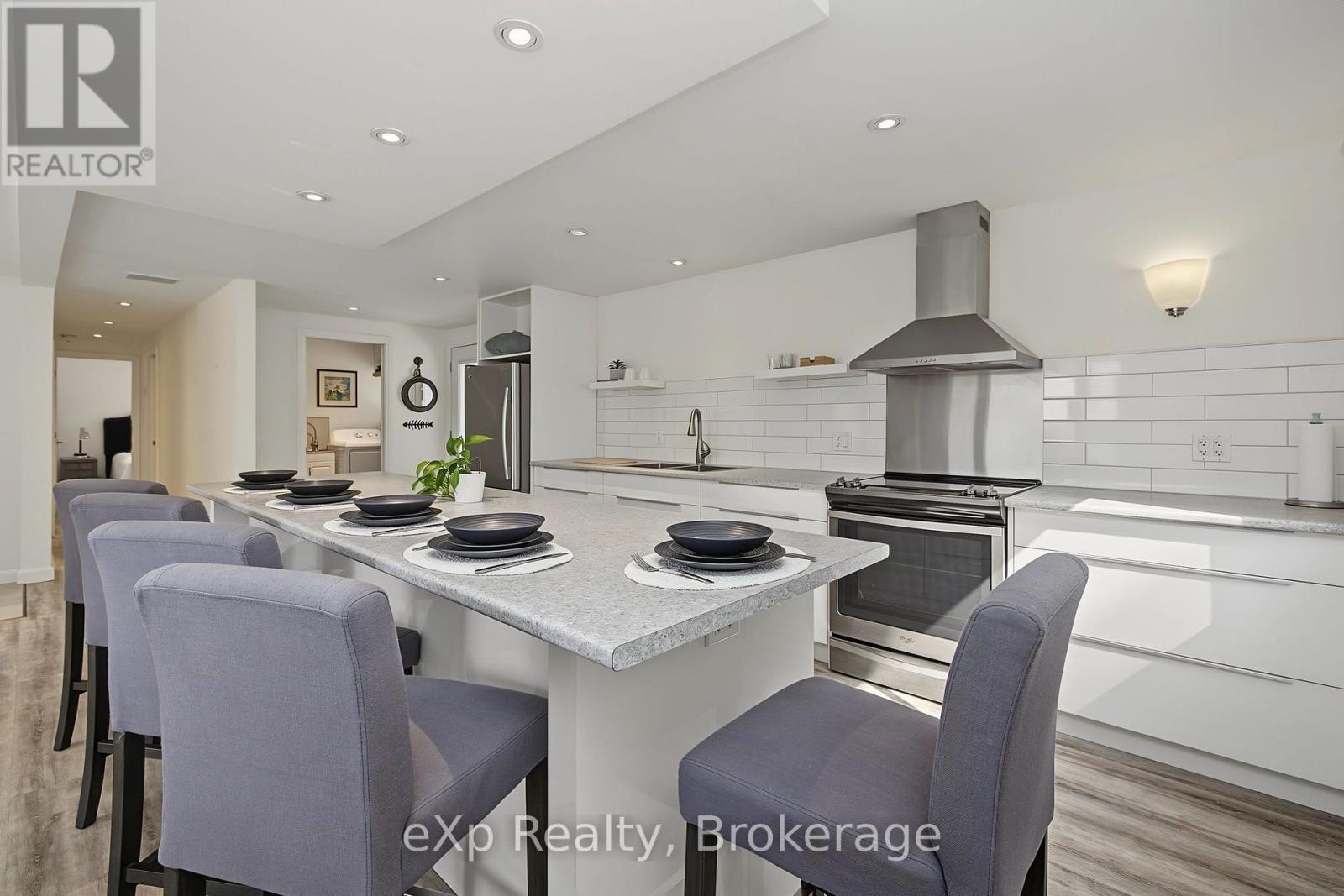 3 BAYVIEW DRIVE - 5