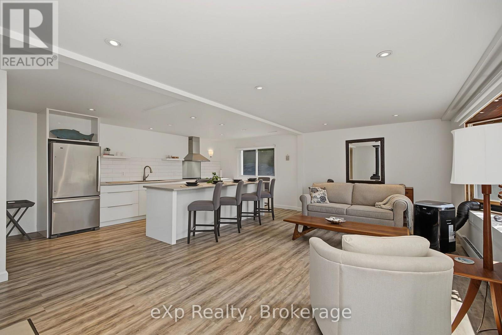 3 BAYVIEW DRIVE - 8