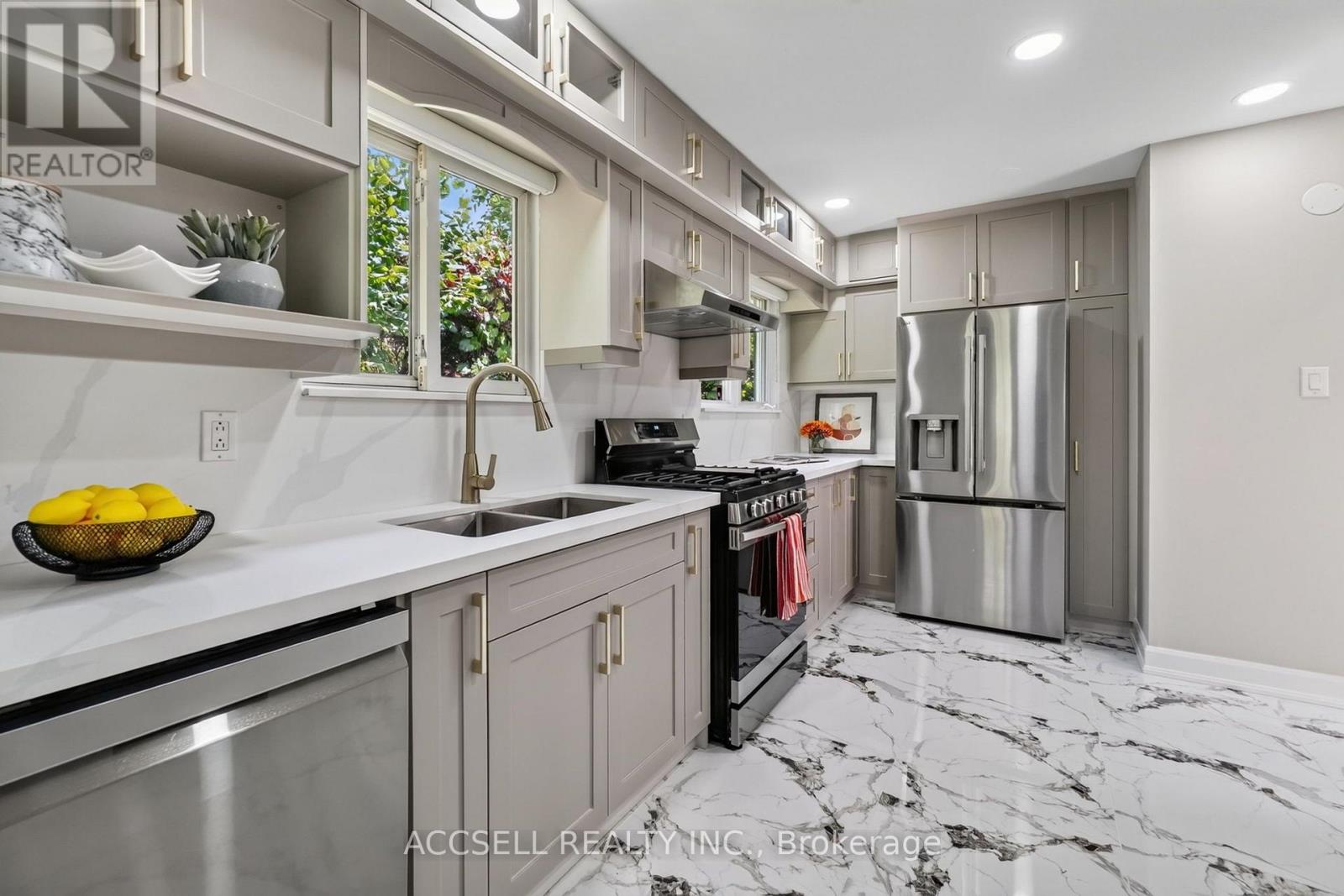 2446 VENTURA DRIVE - 16