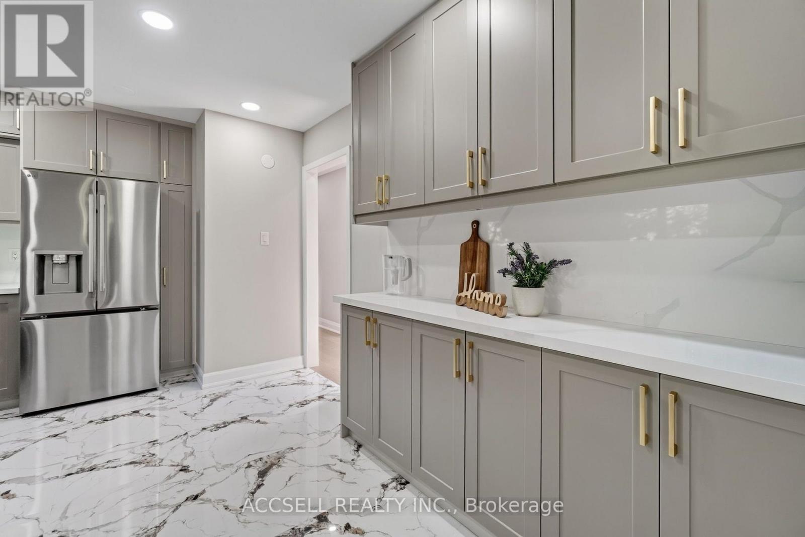 2446 VENTURA DRIVE - 19