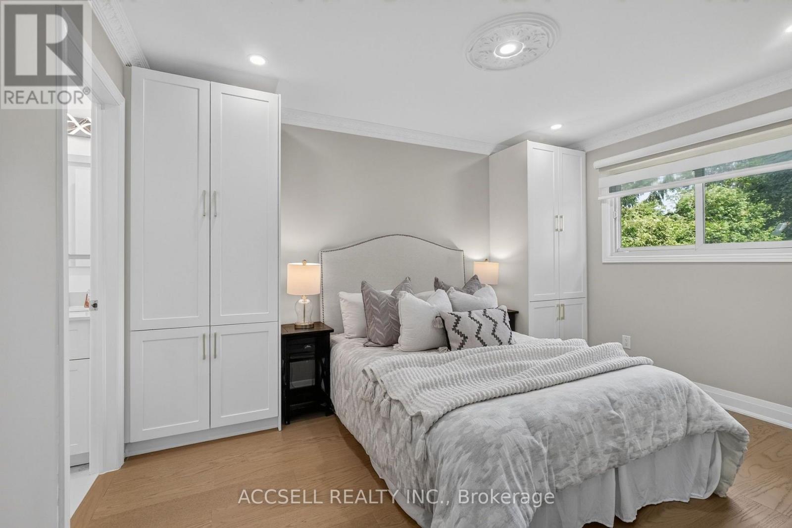 2446 VENTURA DRIVE - 23