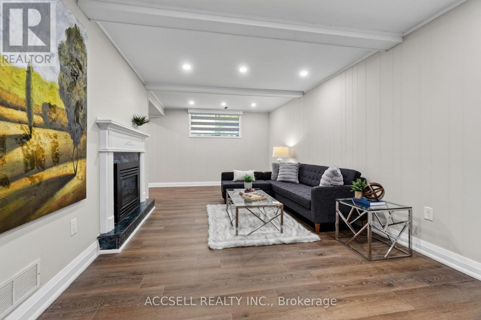 2446 VENTURA DRIVE - 28