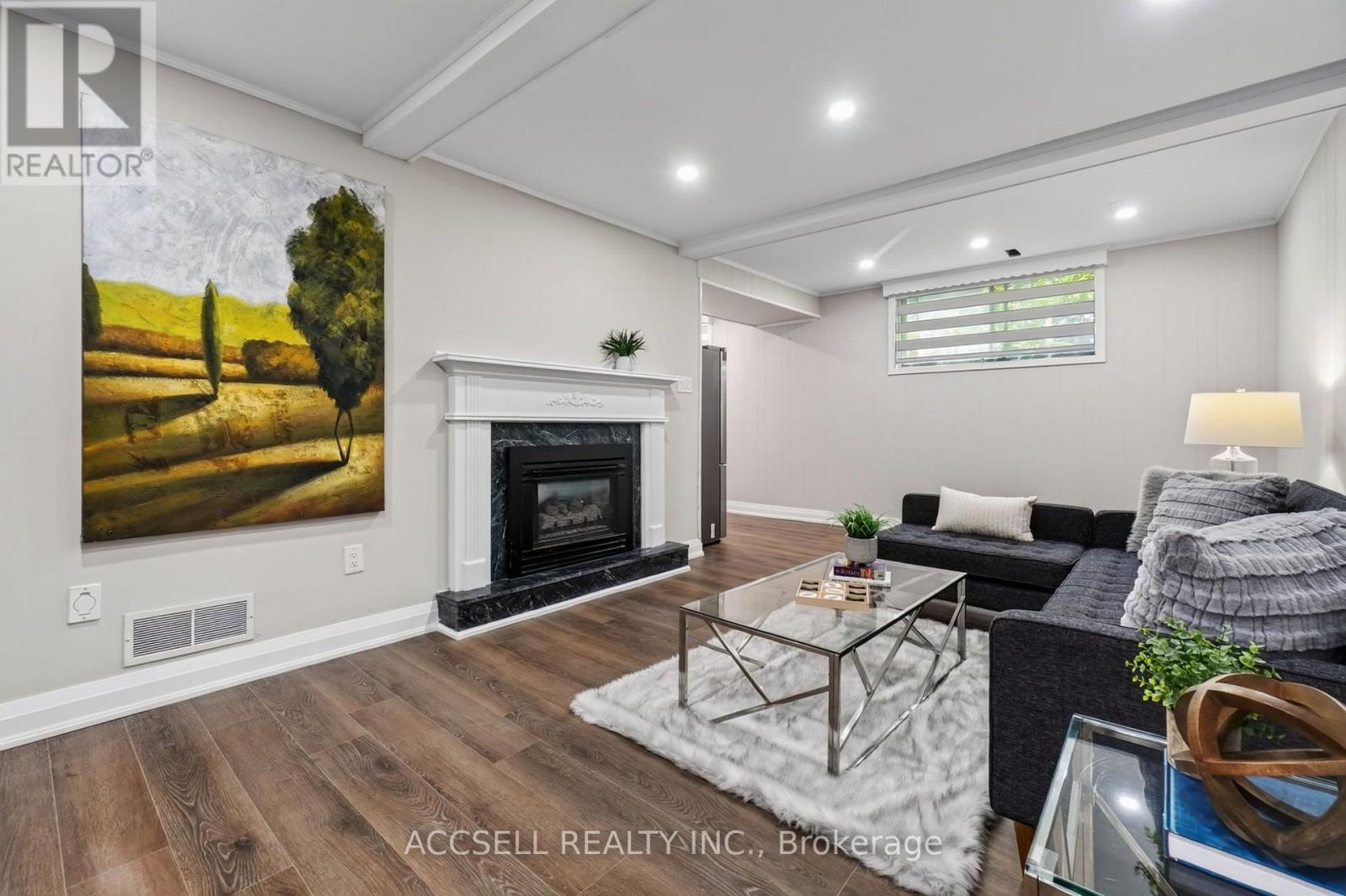 2446 VENTURA DRIVE - 29