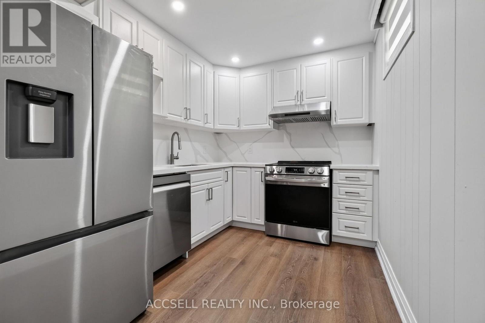2446 VENTURA DRIVE - 32