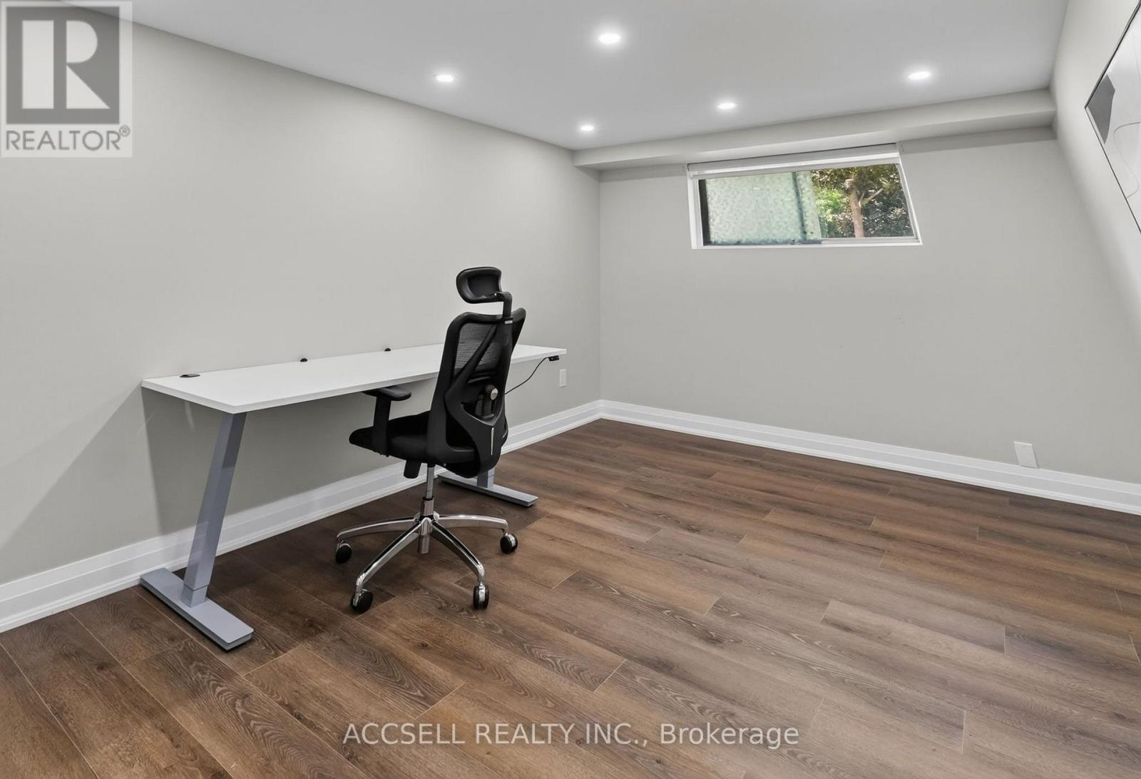 2446 VENTURA DRIVE - 36