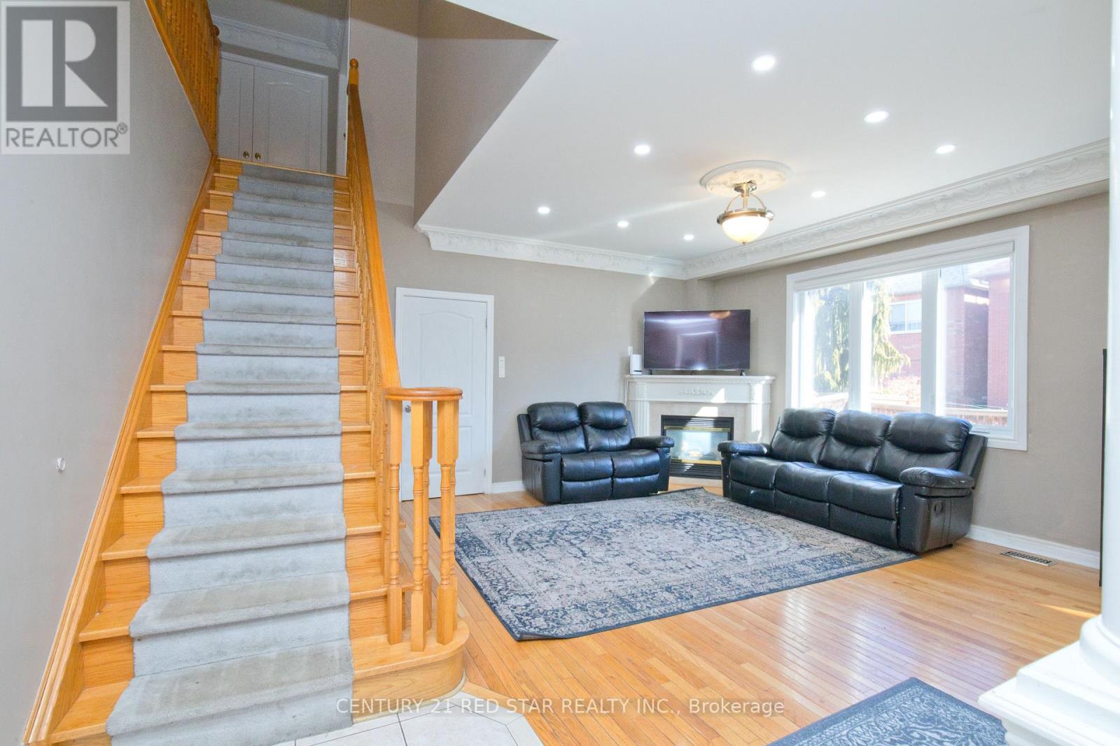 3 OKANAGAN DRIVE - 21