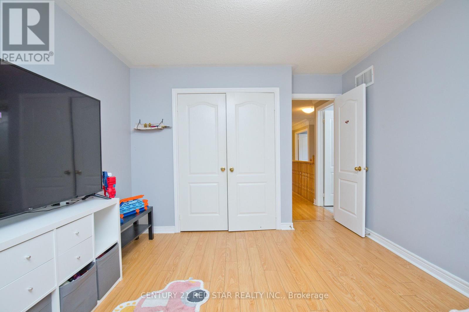 3 OKANAGAN DRIVE - 34