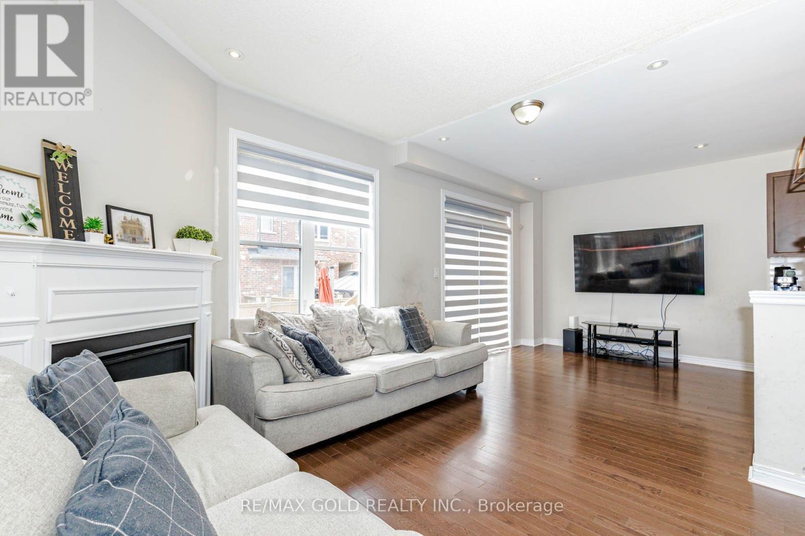 3 DALE MEADOWS ROAD - 12