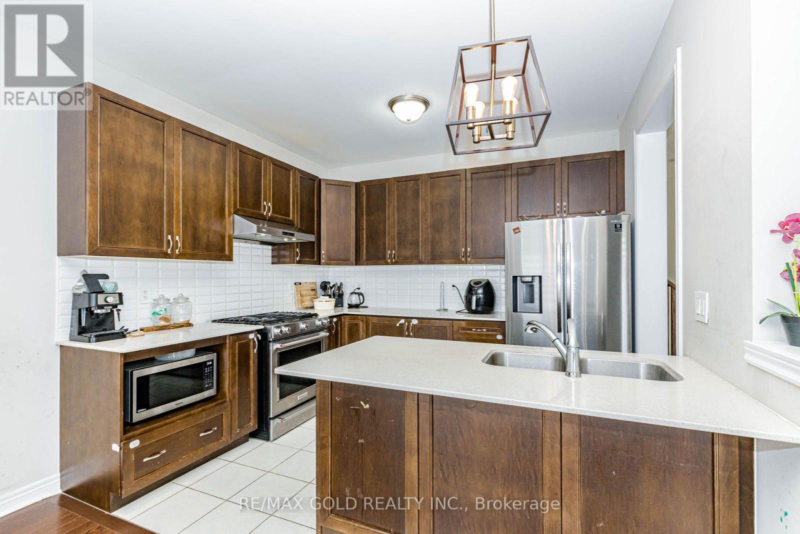 3 DALE MEADOWS ROAD - 18