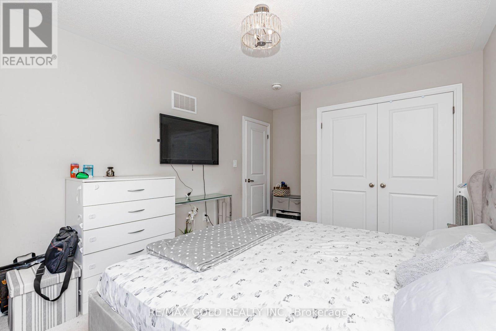 3 DALE MEADOWS ROAD - 35