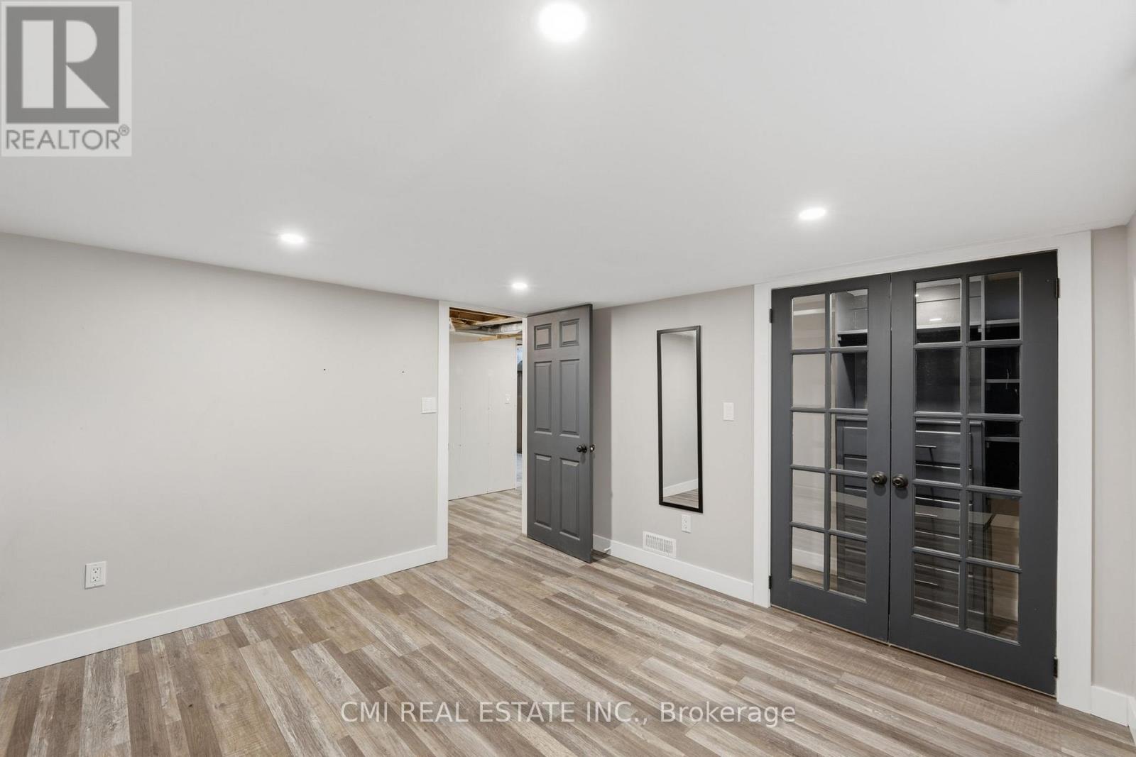 28 RIVER DRIVE - 28