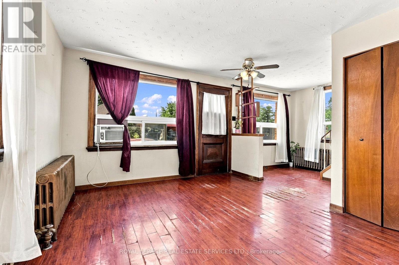 1819 MAIN STREET E - 10