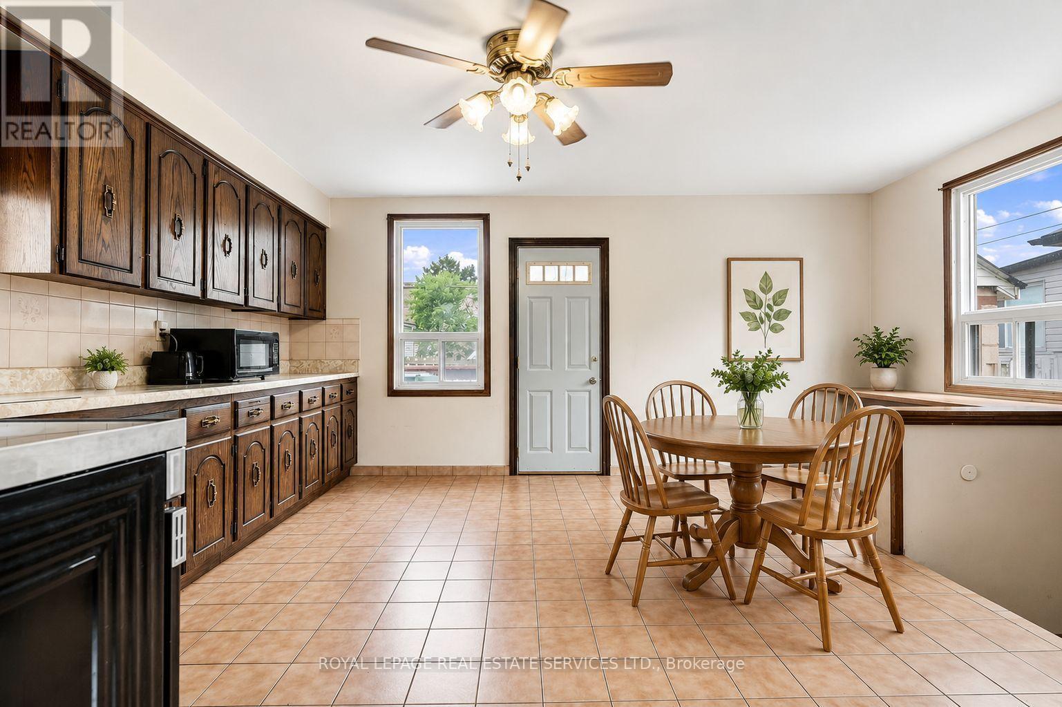 1819 MAIN STREET E - 13