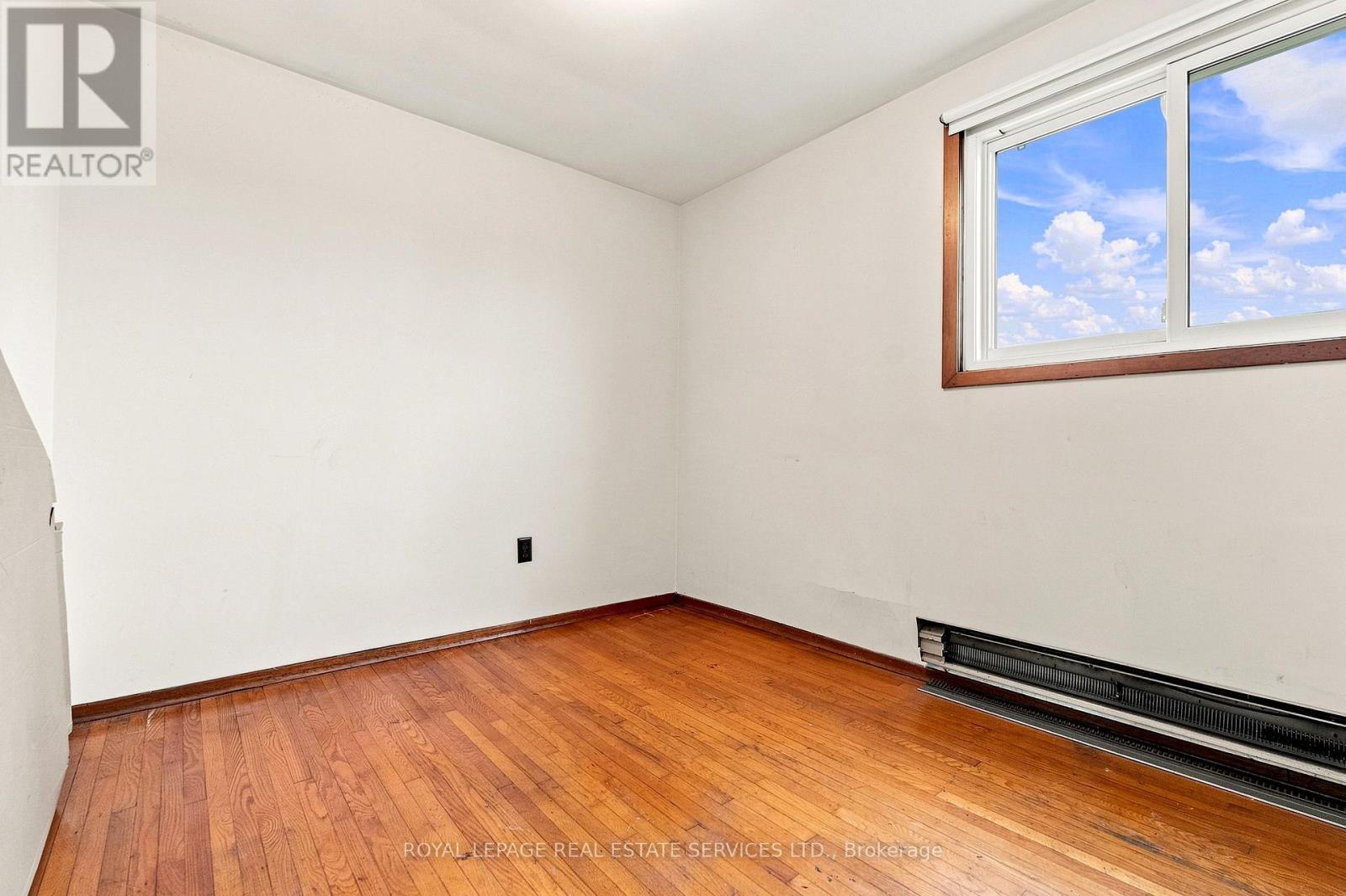 1819 MAIN STREET E - 23