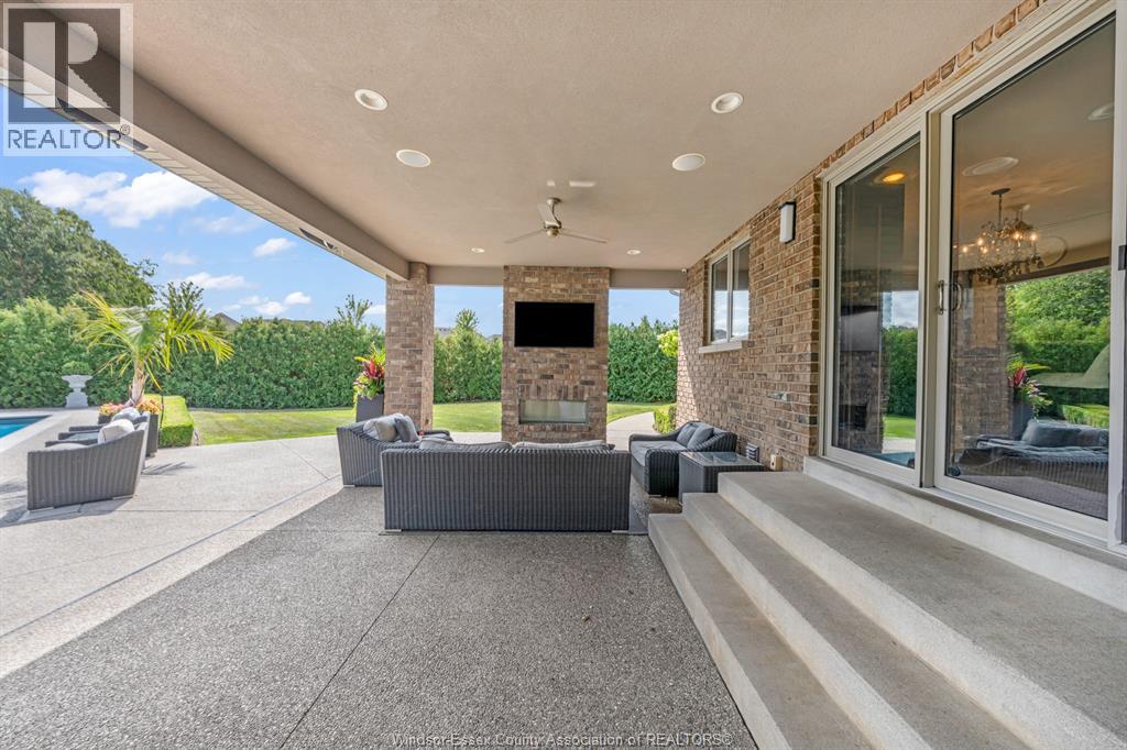 1060 WOODLAND CRESCENT - 9
