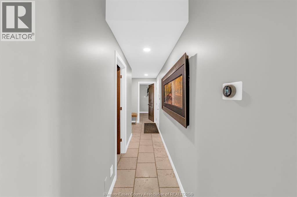 1060 WOODLAND CRESCENT - 20
